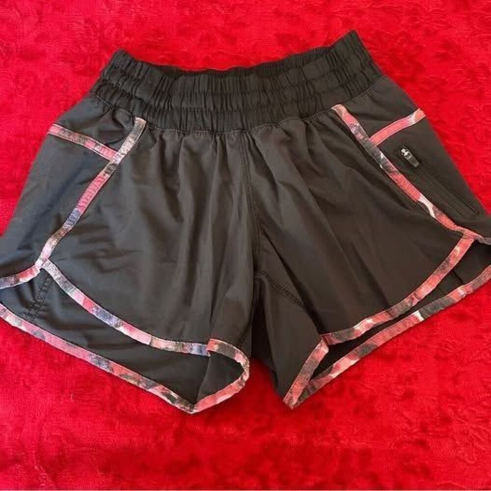 Lululemon Women’s Tracker Lined Shorts size 4